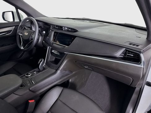 Used 2025 Cadillac XT6 Luxury FWD image 32
