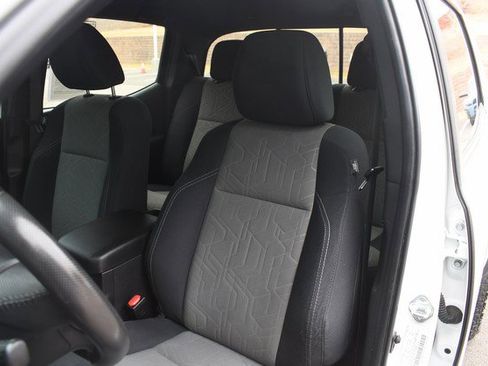 Used 2022 Toyota Tacoma TRD Off-Road image 17