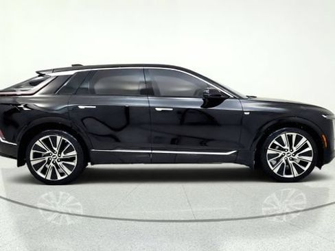 Used 2024 Cadillac Lyriq Luxury RWD image 10
