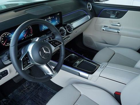 Used 2026 Mercedes-Benz GLB 250 image 2