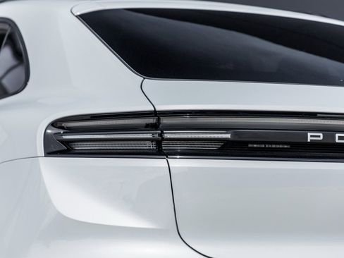 New 2026 Porsche Macan Electric RWD image 13