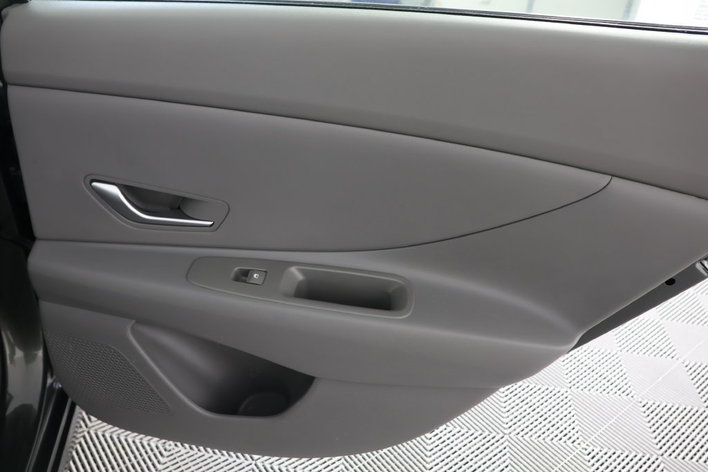 Used 2024 Hyundai Elantra SEL FWD image 26