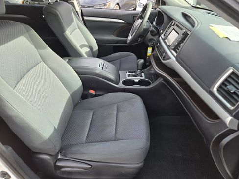 Used 2019 Toyota Highlander LE image 16