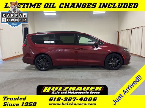 Used 2023 Chrysler Pacifica Touring-L w/ S Appearance Package FWD image 1