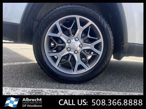 Used 2022 Jeep Grand Cherokee Limited w/ Trailer Tow Group IV image 33