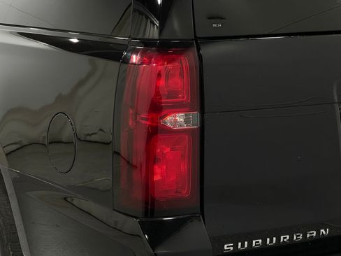 Used 2018 Chevrolet Suburban Premier image 37