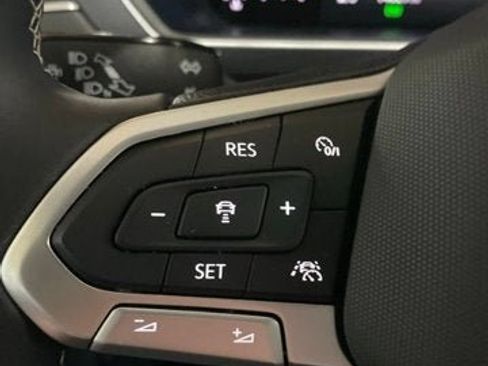 Certified 2024 Volkswagen Tiguan SE AWD/4WD image 18