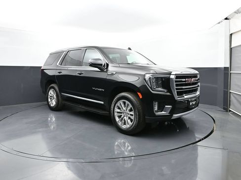 Used 2022 GMC Yukon SLT w/ SLT Premium Package AWD/4WD image 3