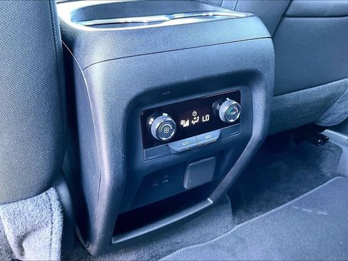 Used 2024 Chevrolet Traverse LT w/ Enhanced Driving Package FWD image 33