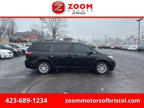 Used 2016 Toyota Sienna XLE w/ XLE Navigation Package image 1