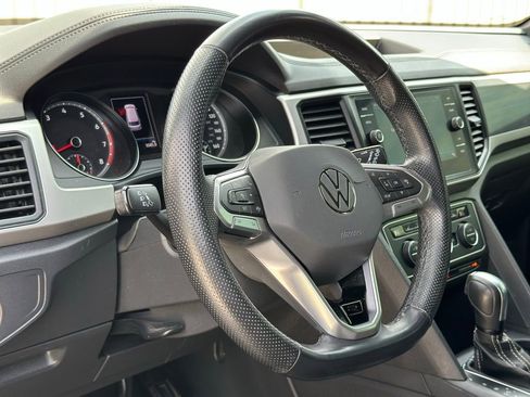 Used 2021 Volkswagen Atlas Cross Sport SE w/ Panoramic Sunroof Package image 17