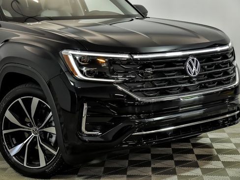 Certified 2025 Volkswagen Atlas SEL Premium R-Line image 2