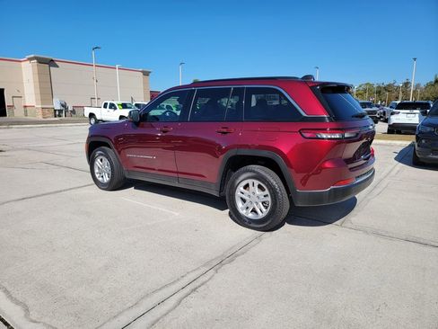 Used 2025 Jeep Grand Cherokee Laredo image 3