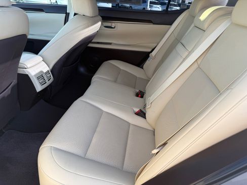Used 2018 Lexus ES 350 w/ Navigation System Package image 21