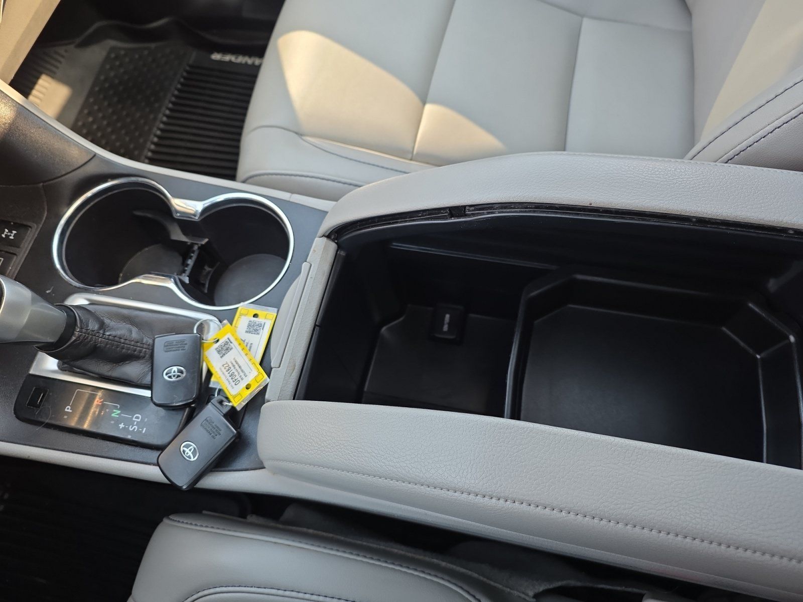 Used 2019 Toyota Highlander XLE AWD/4WD image 21