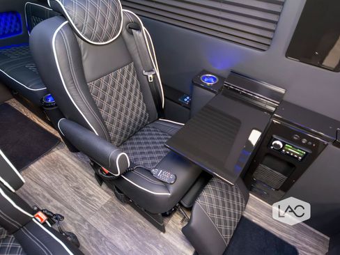 Used 2025 Mercedes-Benz Sprinter 3500 image 10