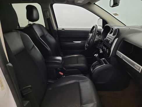 Used 2014 Jeep Compass Latitude w/ Sun/Sound Group AWD/4WD image 21