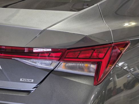 Certified 2025 Hyundai Elantra Limited image 12