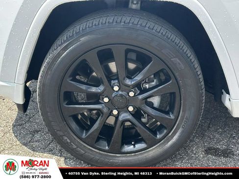 Used 2019 Jeep Grand Cherokee Altitude AWD/4WD image 9