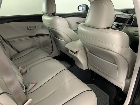 Used 2011 Toyota Venza AWD w/ Premium Pkg #2 image 26