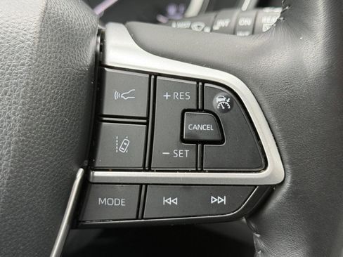 Certified 2023 Toyota Highlander XLE image 23