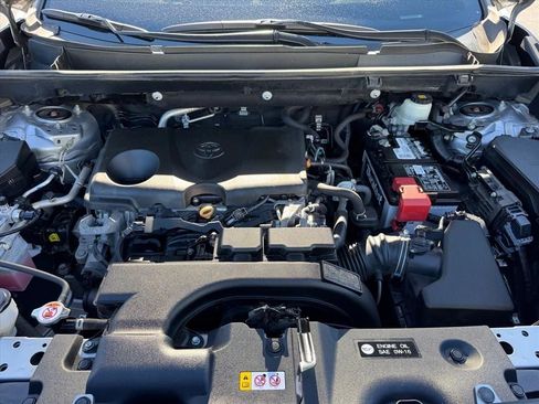 Used 2021 Toyota RAV4 LE AWD/4WD image 15