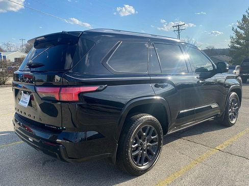 Used 2025 Toyota Sequoia Platinum image 9