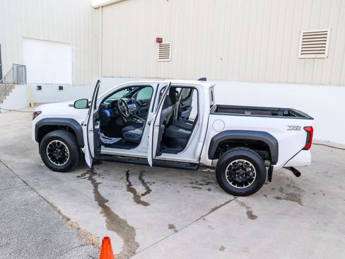 Used 2024 Toyota Tacoma TRD Off-Road image 11