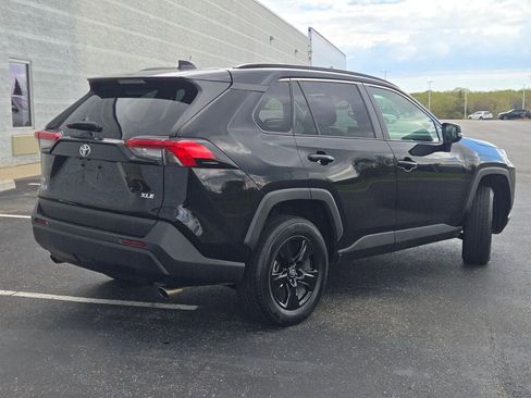Used 2021 Toyota RAV4 XLE FWD image 10