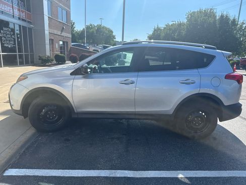 Used 2014 Toyota RAV4 LE FWD image 4