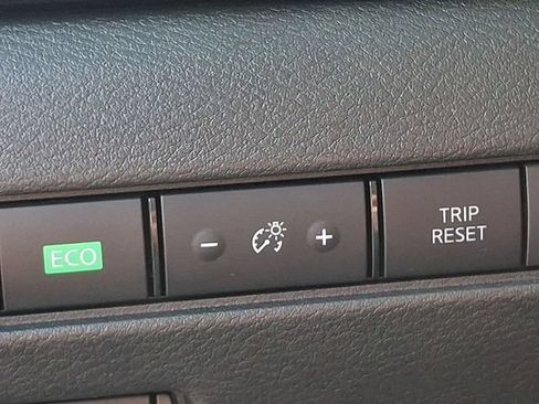 Used 2024 Nissan Sentra SV FWD image 23