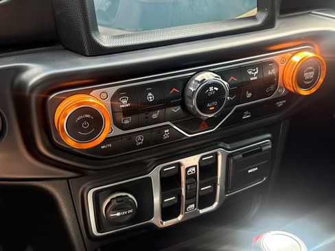 Used 2020 Jeep Gladiator Overland AWD/4WD image 28