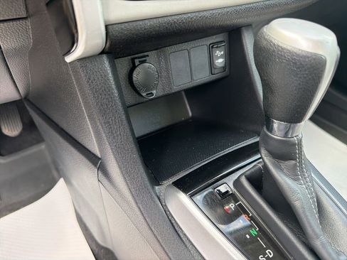 Used 2017 Toyota Corolla LE FWD image 19