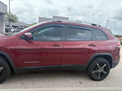 Used 2020 Jeep Cherokee Latitude FWD image 7