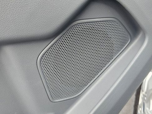 Used 2018 Ford Transit 350 XLT image 12