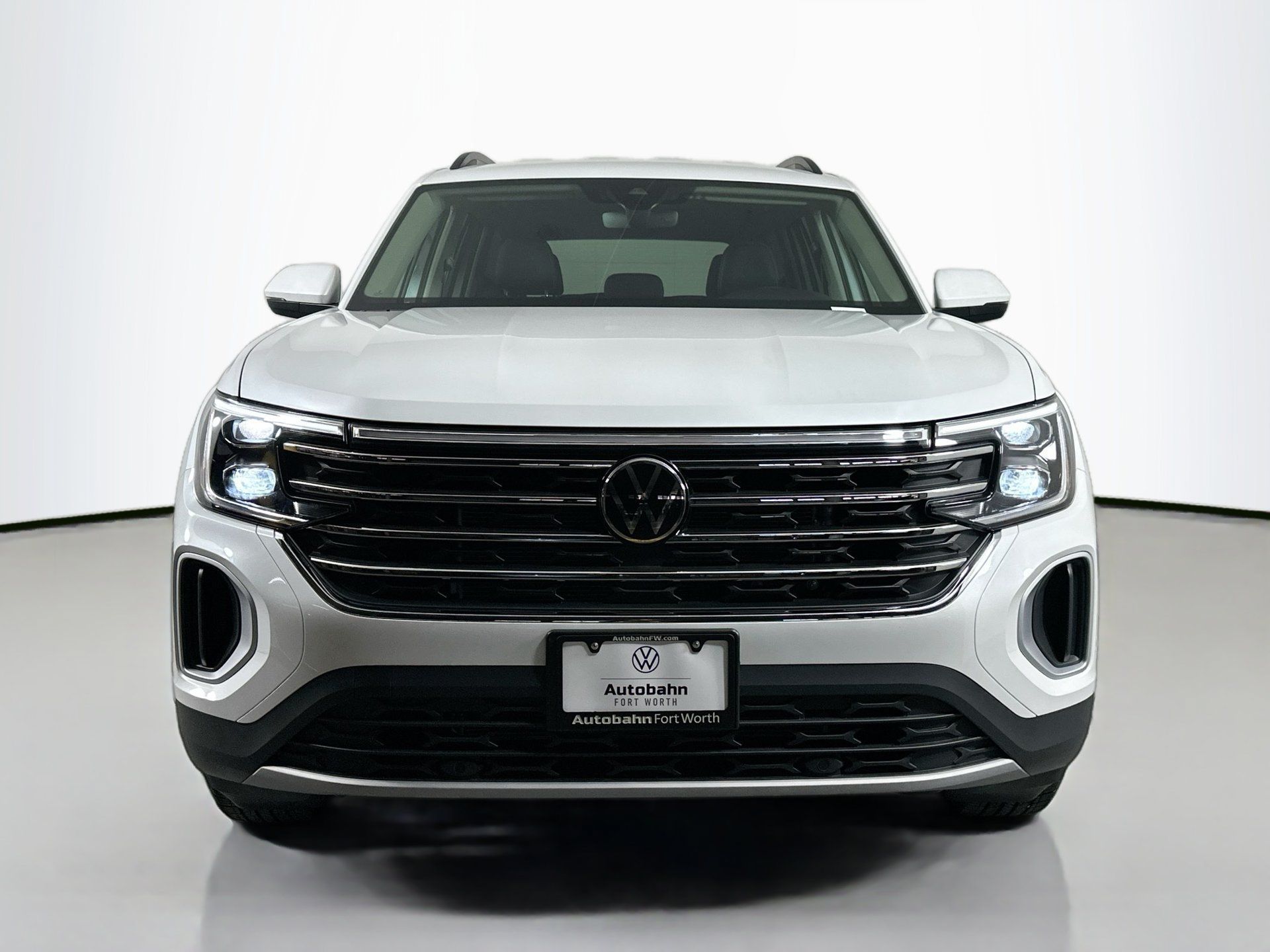 Certified 2026 Volkswagen Atlas SE FWD image 2