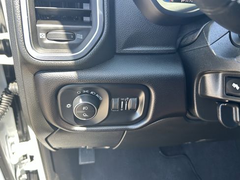 Used 2025 RAM 2500 Laramie AWD/4WD image 33