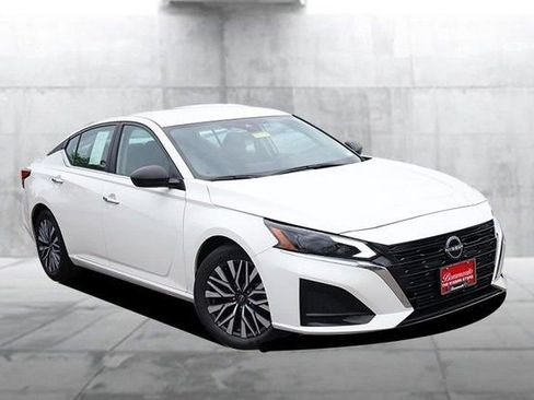 Certified 2025 Nissan Altima 2.5 SV FWD image 2
