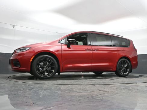 New 2026 Chrysler Pacifica Select w/ S Appearance Package FWD image 43
