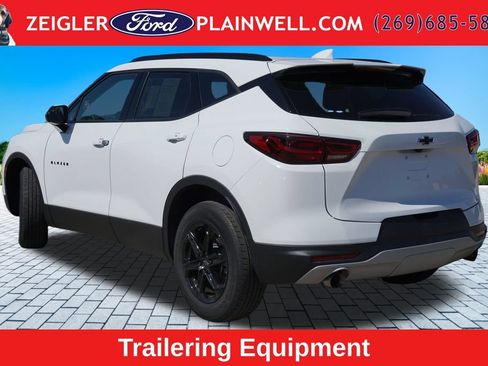 Used 2023 Chevrolet Blazer LT w/ Convenience Package FWD image 3