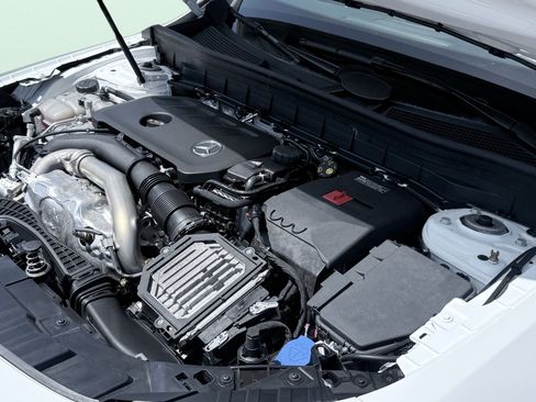 Used 2025 Mercedes-Benz GLB 250 image 10