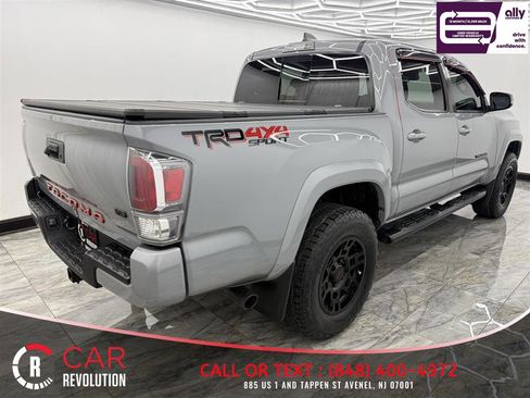 Used 2020 Toyota Tacoma TRD Sport w/ Blackout Package AWD/4WD image 7
