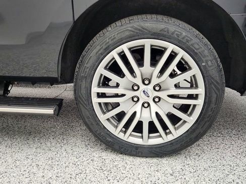 Used 2022 Ford Expedition Max Limited image 9