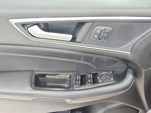 Used 2018 Ford Edge Titanium image 32