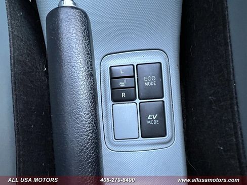 Used 2014 Toyota Prius C Four image 38