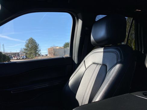 Used 2021 Ford Expedition Max Limited image 30