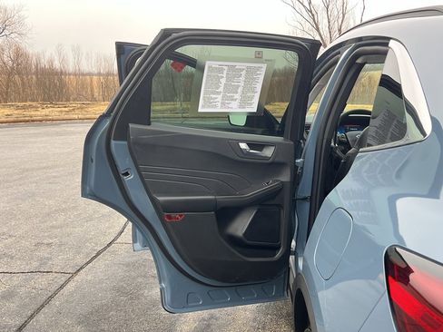 Used 2025 Ford Escape Platinum image 33