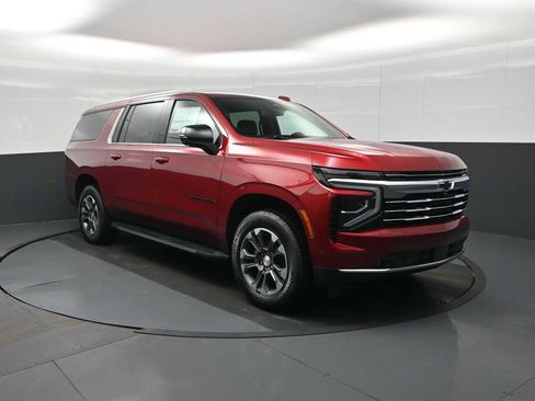 New 2026 Chevrolet Suburban LT w/ Comfort Package image 2