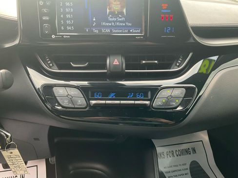 Used 2018 Toyota C-HR XLE FWD image 24