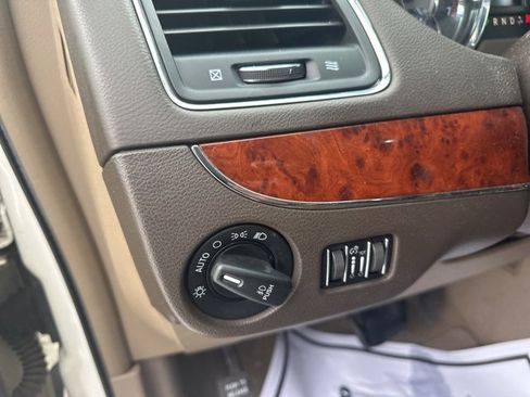 Used 2013 Chrysler Town & Country Limited w/ Luxury Group image 16